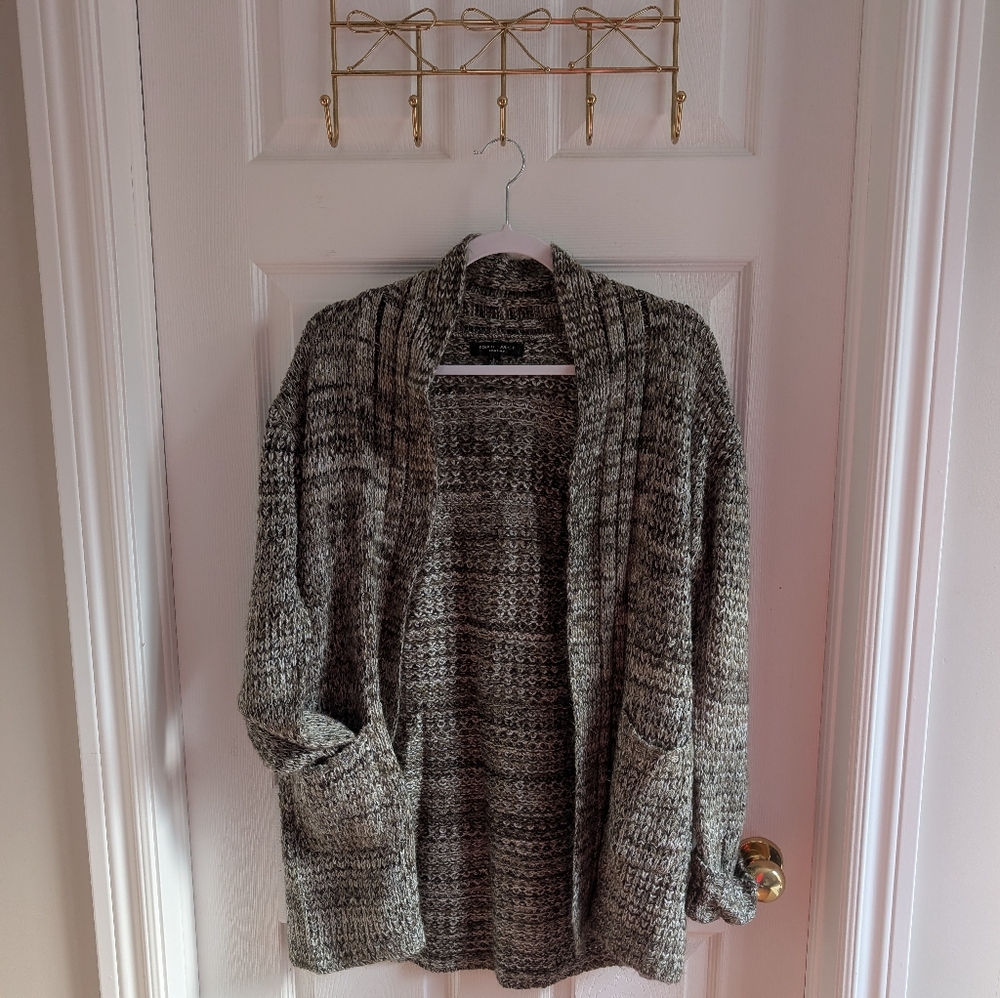 Romeo & Juliet Couture Textured Gray Cardigan